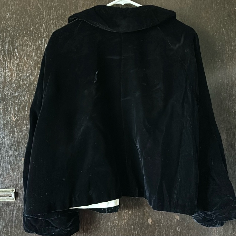 Vintage black velvet evening jacket. - Picture 2 of 5